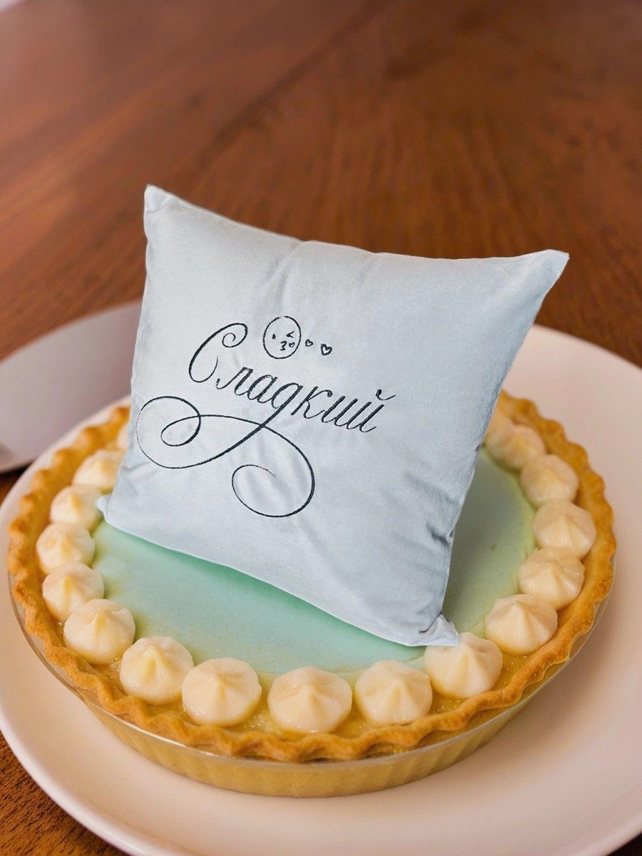 снимок Подушка декоративная "Сладкий" 40*40 от магазина BIO-TEXTILES ОПТ