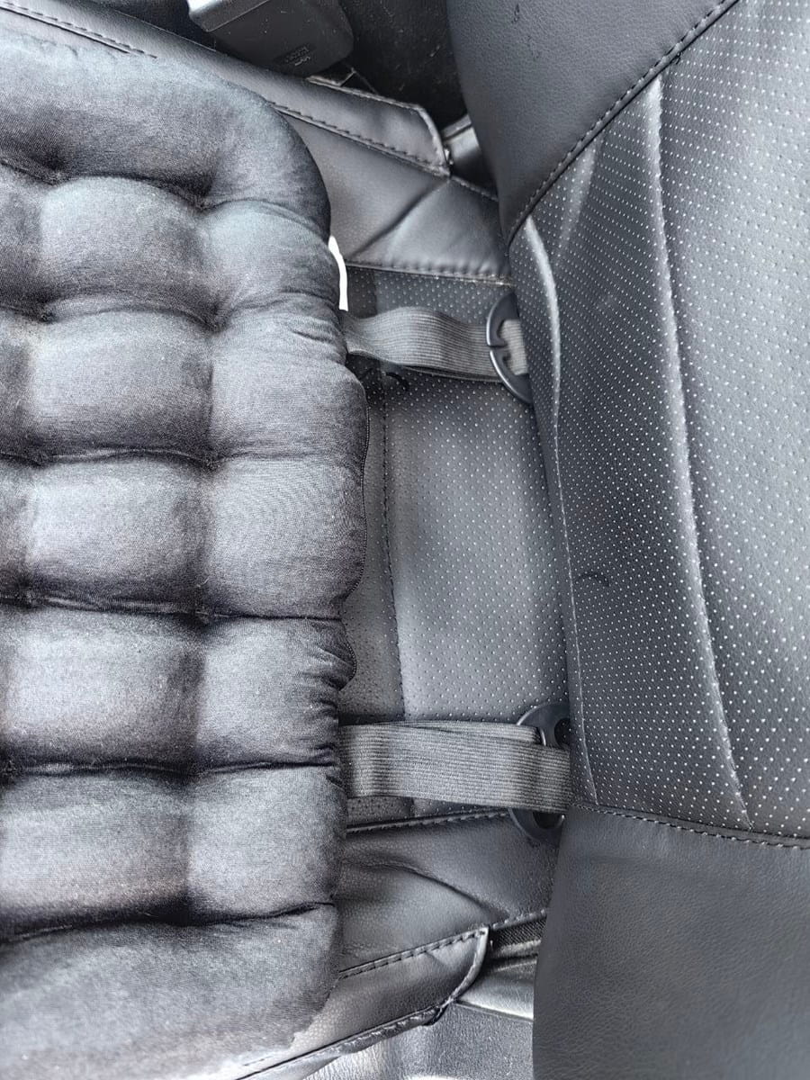 снимок Подушка автомобильная на сиденье "АВТО-БИО" черная 50*45 с креплением от магазина BIO-TEXTILES ОПТ